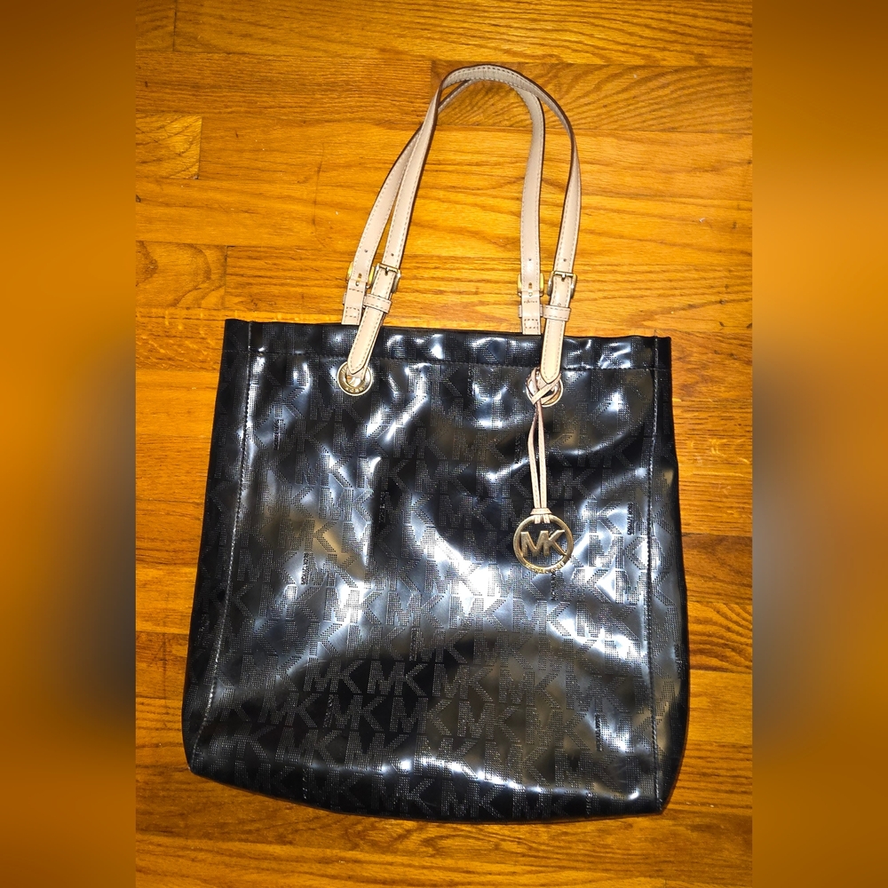 Michael Kors Black Tote Bag - Glossy looking material see photo - Picture 2 of 6